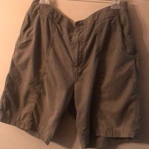 Tommy Bahama Men’s Cargo Shorts Size 38